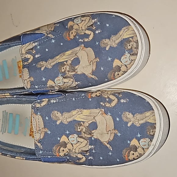 Tom's Disney Sneakers - Picture 3 of 5